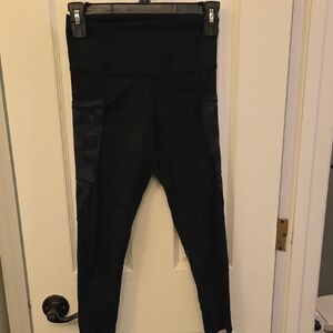 ZYIA Active Black Leggings W/ Camo Pockets/sides 3/4 Length